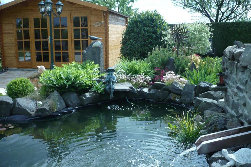Pension-Jakobs Nachtsheim ภายนอก รูปภาพ